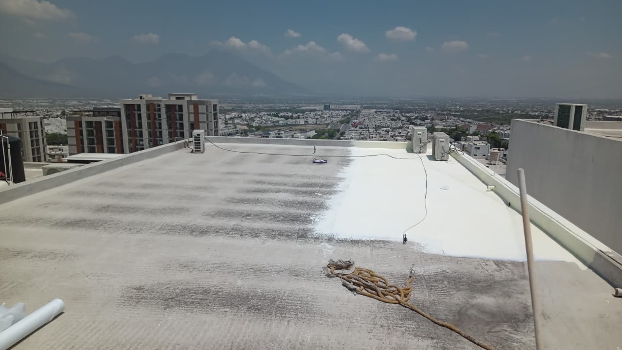 Trabajo de impermeabilización de Q-MÁS Roofing