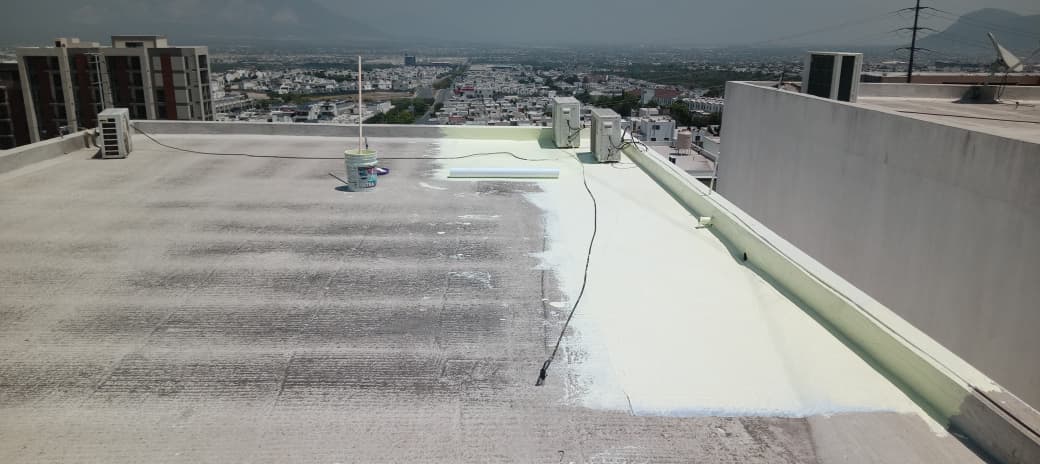 Trabajo de impermeabilización de Q-MÁS Roofing