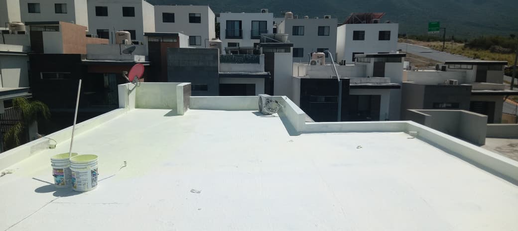 Trabajo de impermeabilización de Q-MÁS Roofing