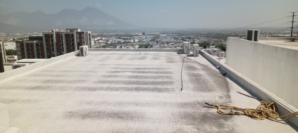 Trabajo de impermeabilización de Q-MÁS Roofing